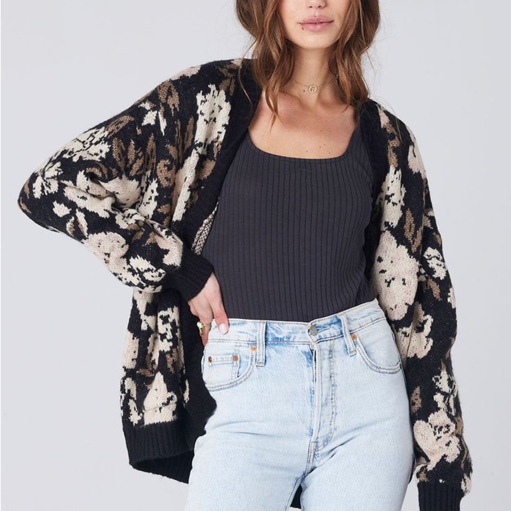 ⭐️2/$22⭐️ Saltwater Luxe Floral Black and Cream Women's Cardigan XS